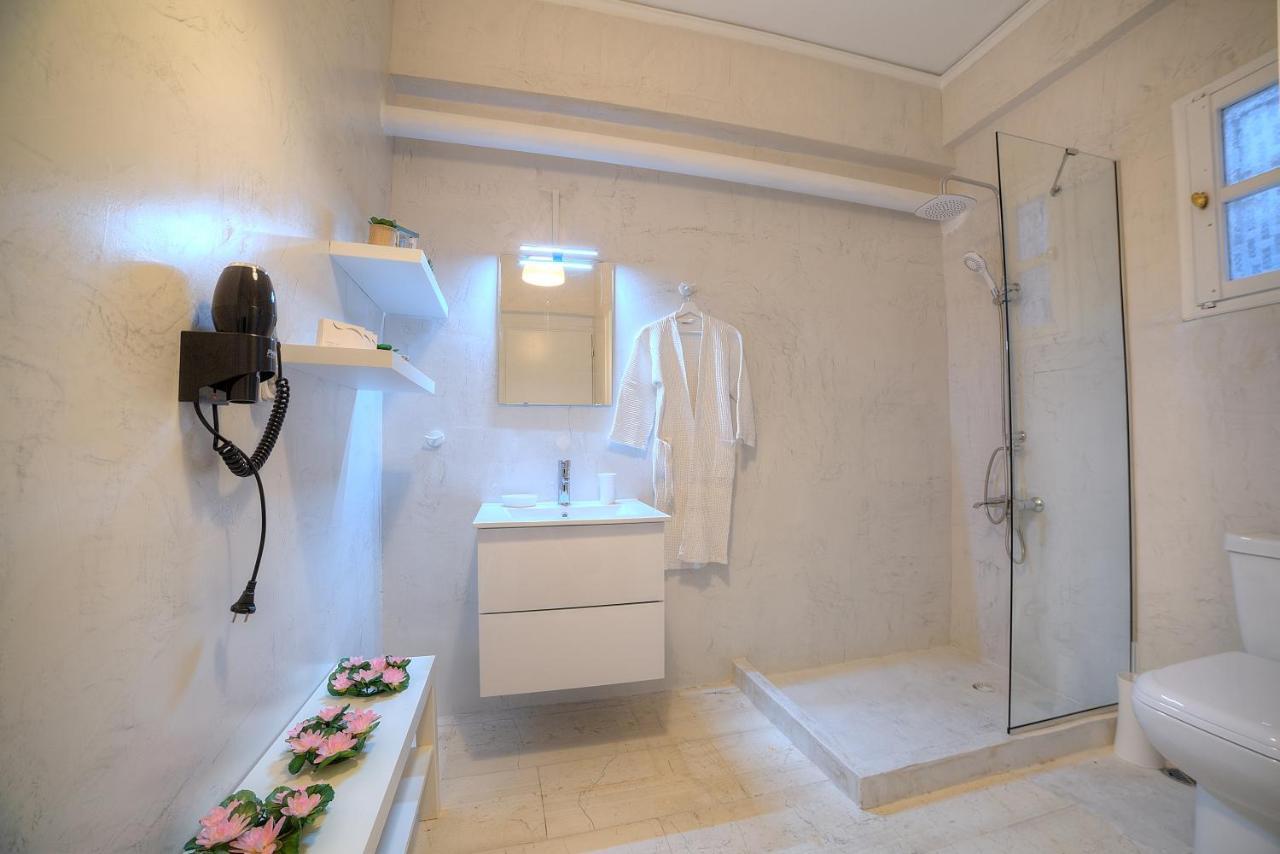 Appartement Blanc Dans Le Centre De Glyfada *