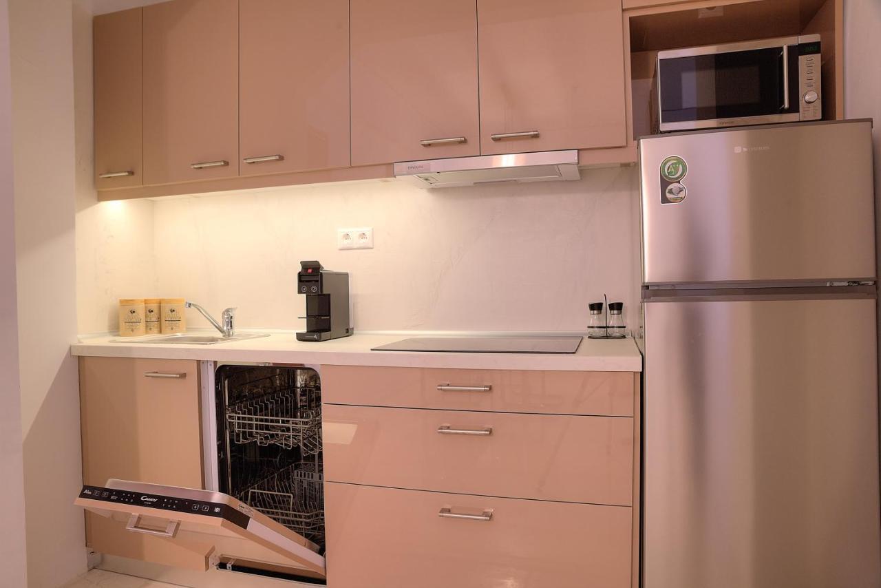 Appartement Blanc Dans Le Centre De Glyfada *