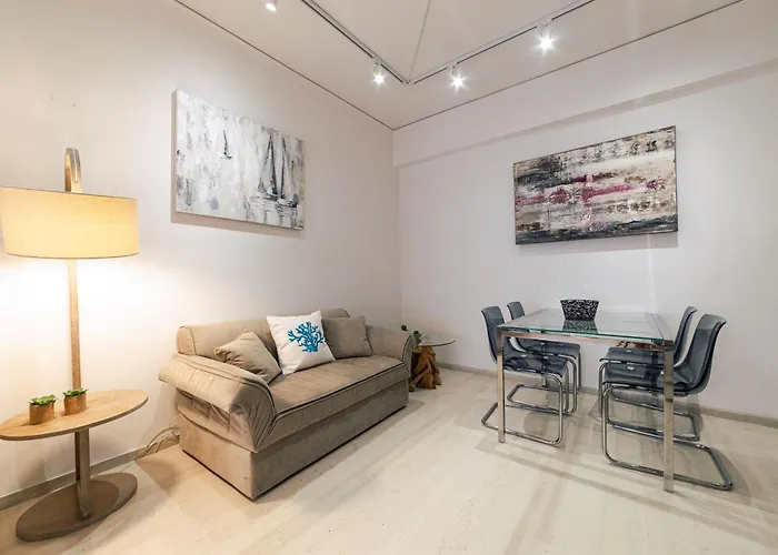 L\'Appartement Blanc Dans Le Centre De Glyfada