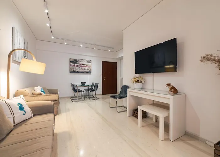 L\'Appartement Blanc Dans Le Centre De Glyfada