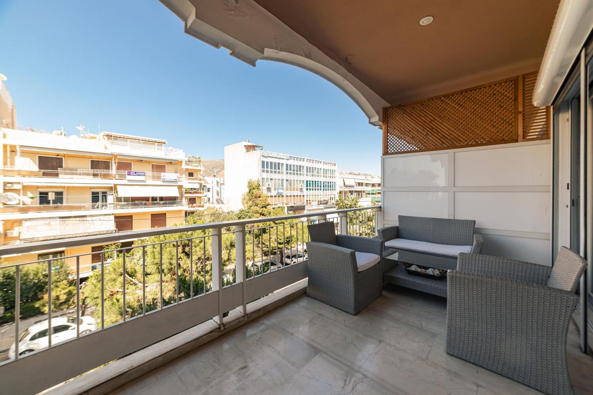 Blanc Dans Le Centre De Glyfada Apartment