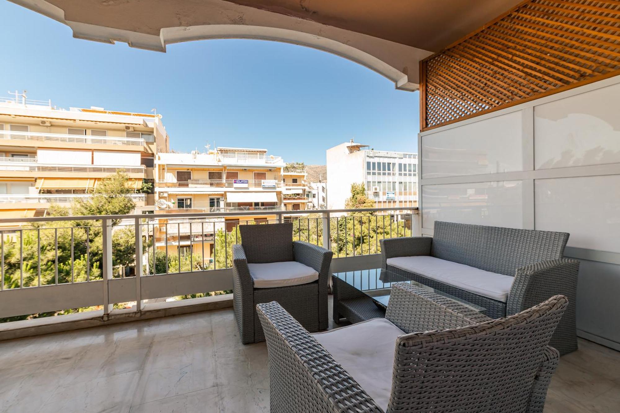 Apartment Blanc Dans Le Centre De Glyfada