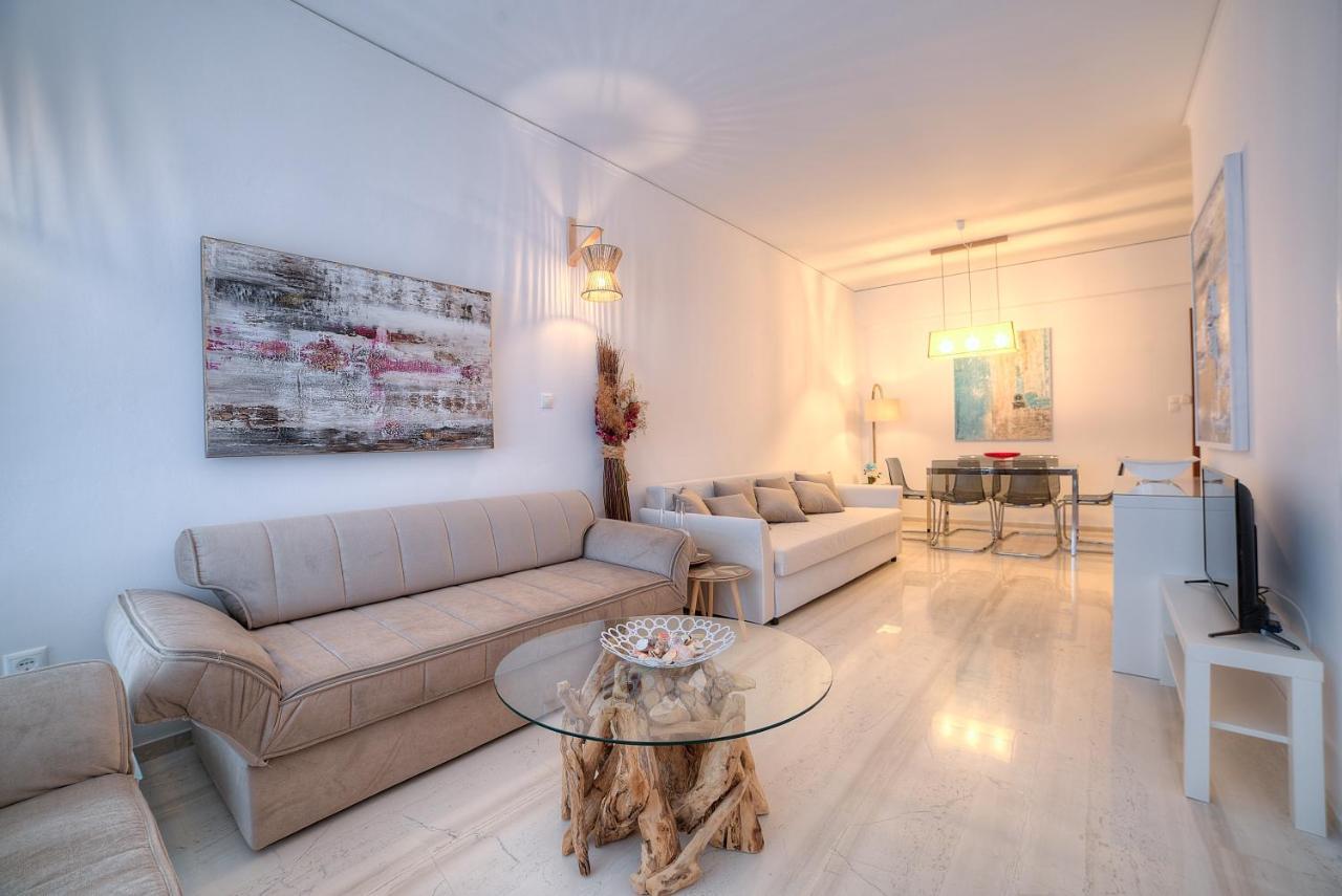 Apartment Blanc Dans Le Centre De Glyfada *