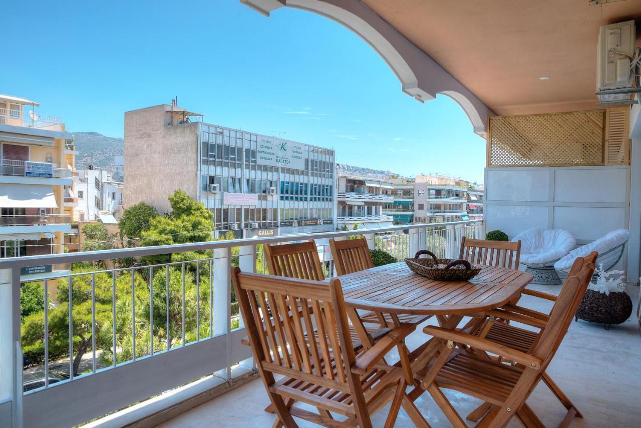 Blanc Dans Le Centre De Glyfada Apartment