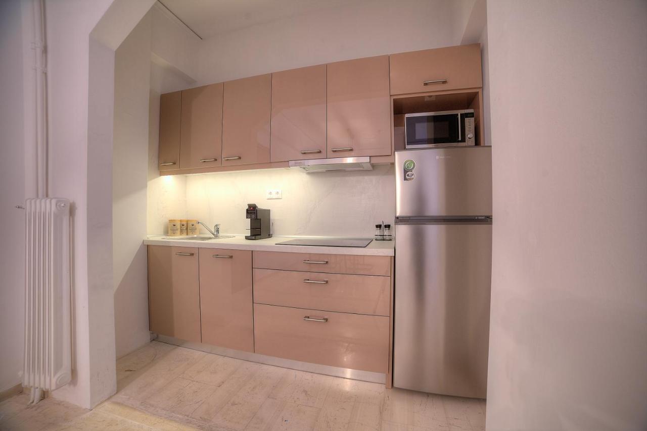 Apartment Blanc Dans Le Centre De Glyfada