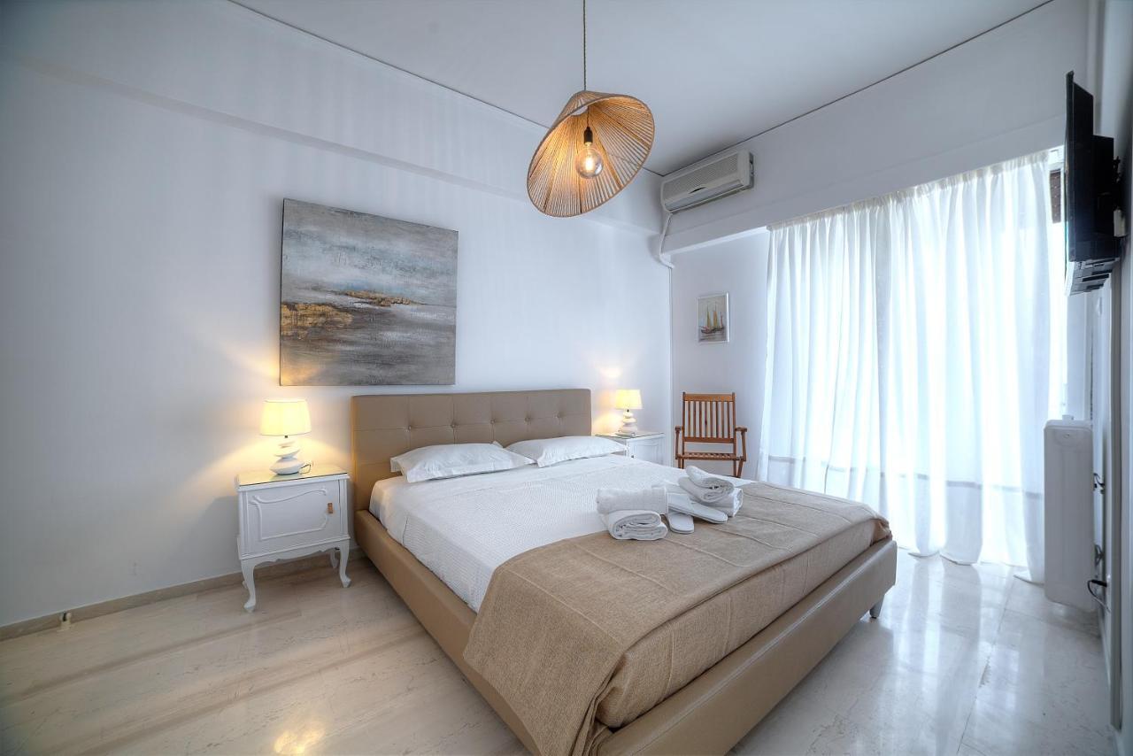 Blanc Dans Le Centre De Glyfada Apartment