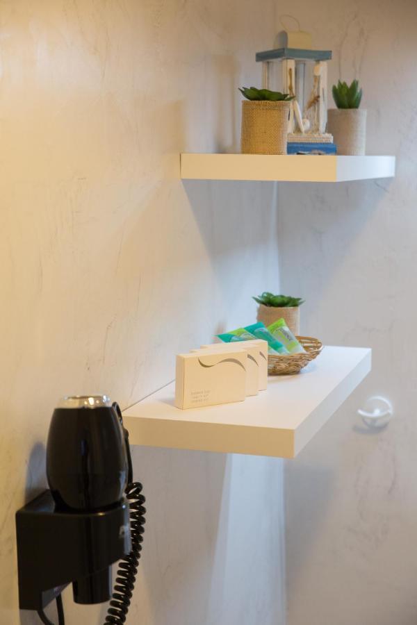 Apartment Blanc Dans Le Centre De Glyfada Athens